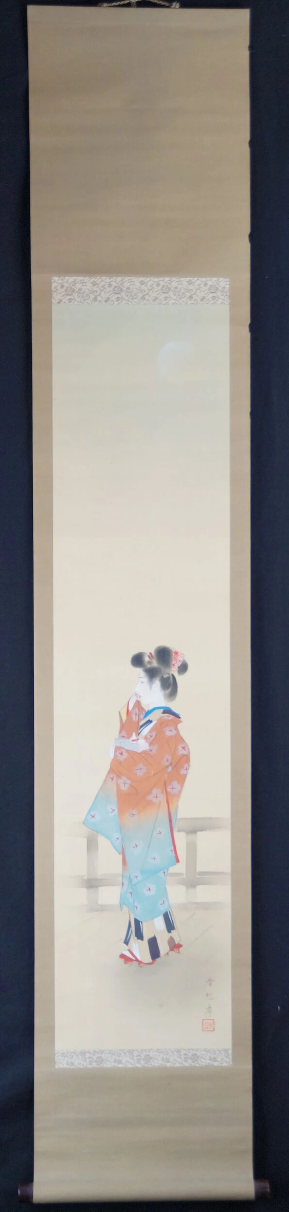 Kakemono Schoenheit im Kimono von Saeki Shunko in voller gerahmter Ansicht