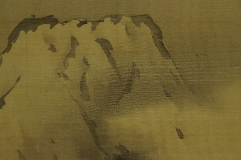 Extreme Nahaufnahme der reduzierten Tuschekontur des Fuji-Gipfels