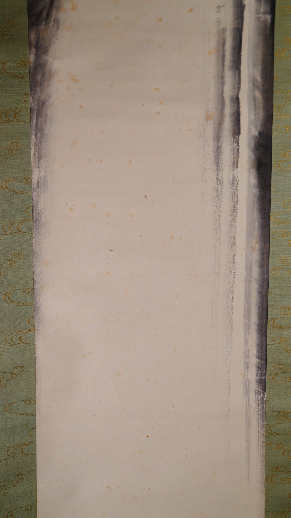Nahaufnahme der Tuschekalligraphie mit dem begleitenden Gedicht zum Kakemono von Ikeda Keisen