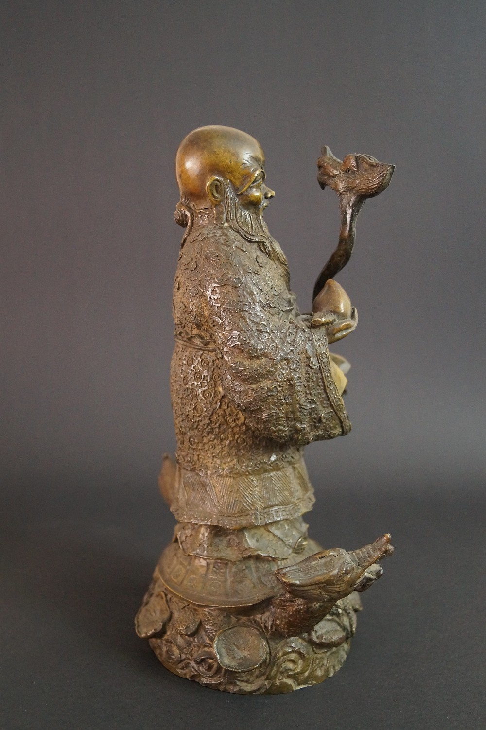 Laotse Figur aus Bronze Seitenansicht 3