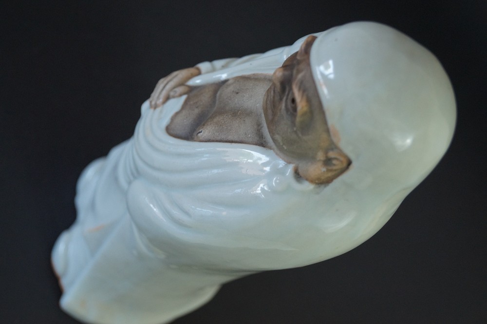 Japanische Bodhidharma Daruma Figur aus Kutani Porzellan Ansicht von oben