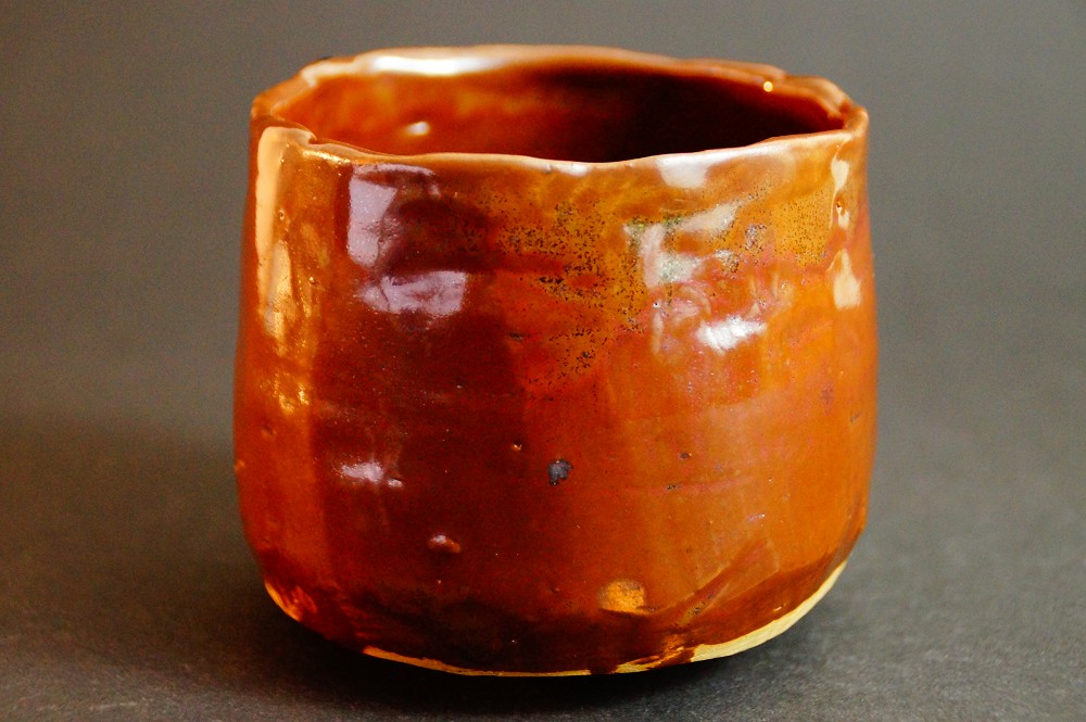 Cuenco de té chawan de cerámica de Seto de Cho Sojo vista lateral 2