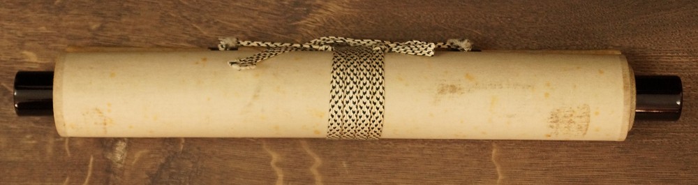 Kalligraphie im Sosho-Stil Kakemono zusammengerollt