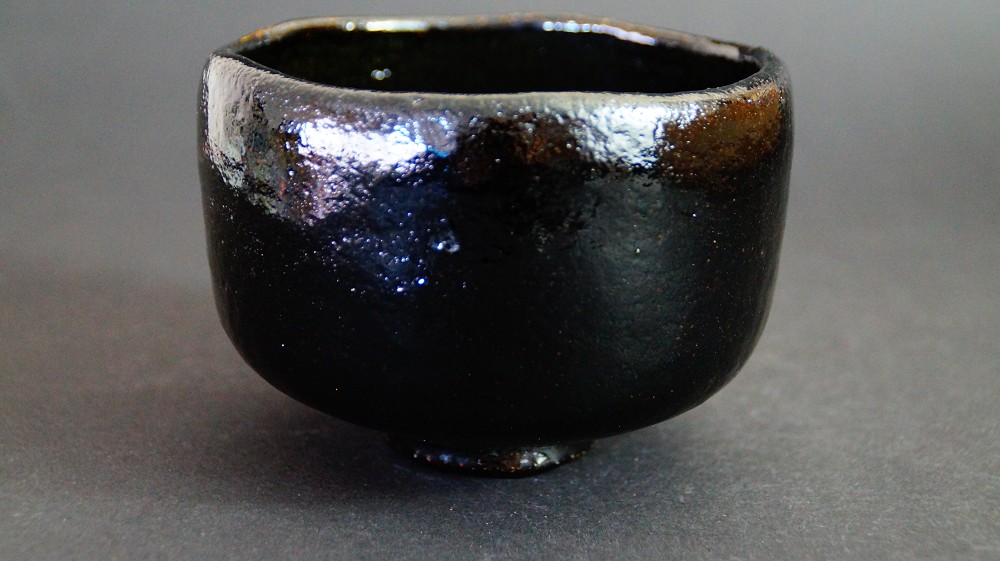 Chawan Teeschale aus Raku-Keramik von Ono Kyuko Rueckansicht