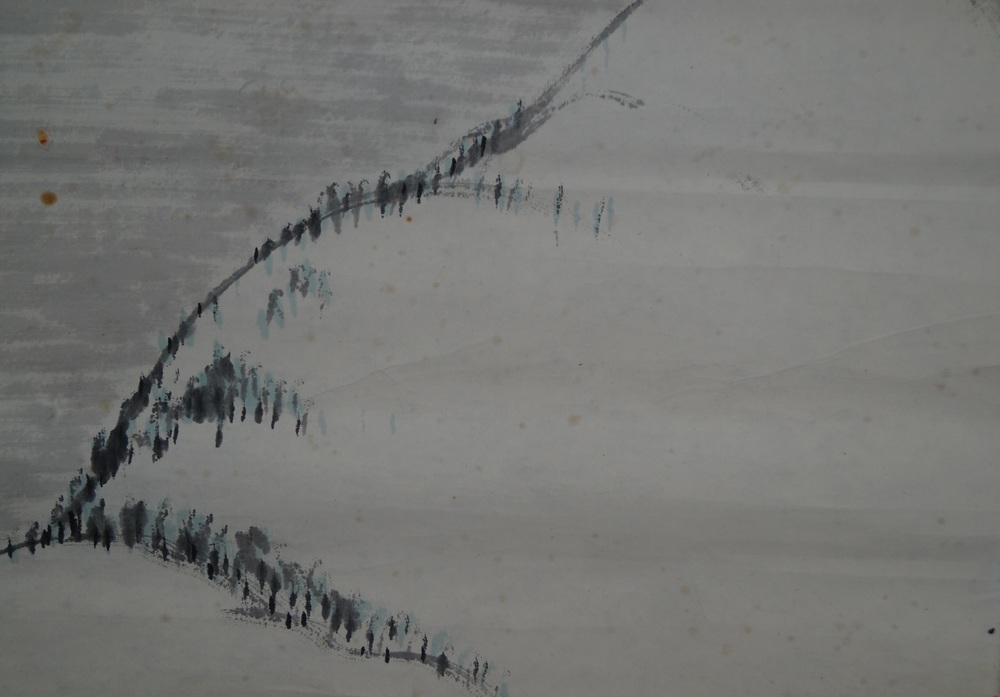Winterlandschaft mit Berghuetten Nahaufnahme der geschwungenen Bergkuppen im Schnee Landschaft Nahaufnahme