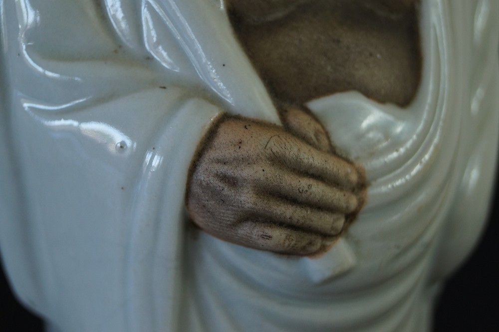 Japanische Bodhidharma Daruma Figur aus Kutani Porzellan Motiv Nahaufnahme 3