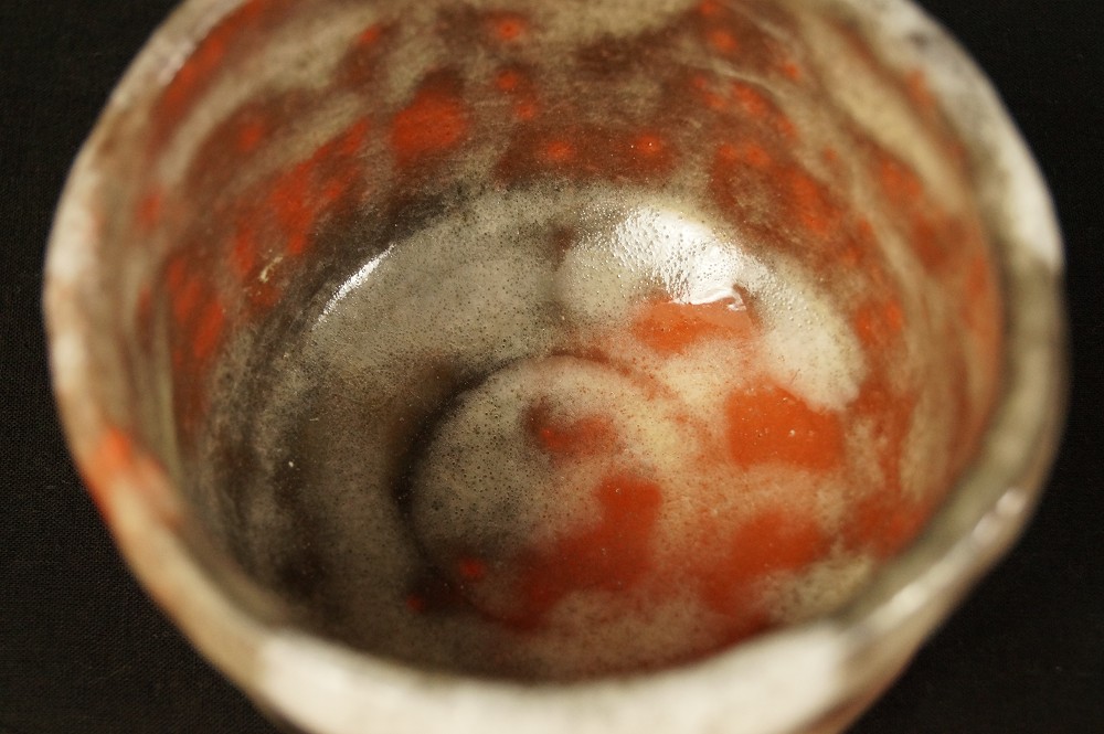 Raku Chawan von Jiho Ueyama Innenansicht Nahaufnahme