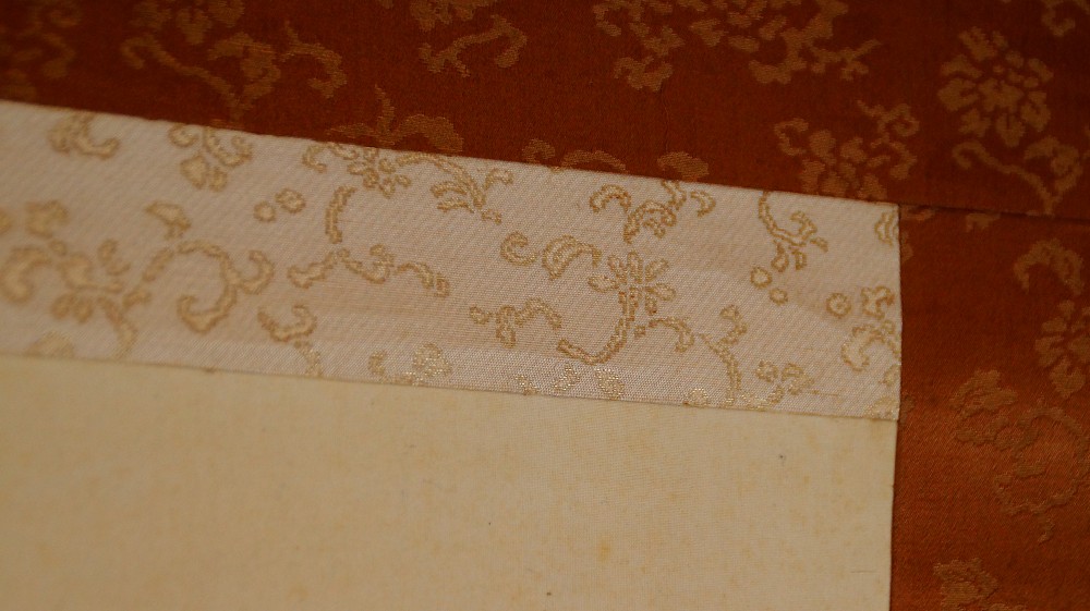 Sperlinge ueber Chrysanthemen Kakemono von Fukui Kotei Montierungsdetail