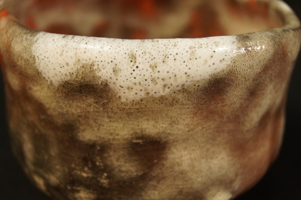 Raku Chawan von Jiho Ueyama Glasur Nahaufnahme 2