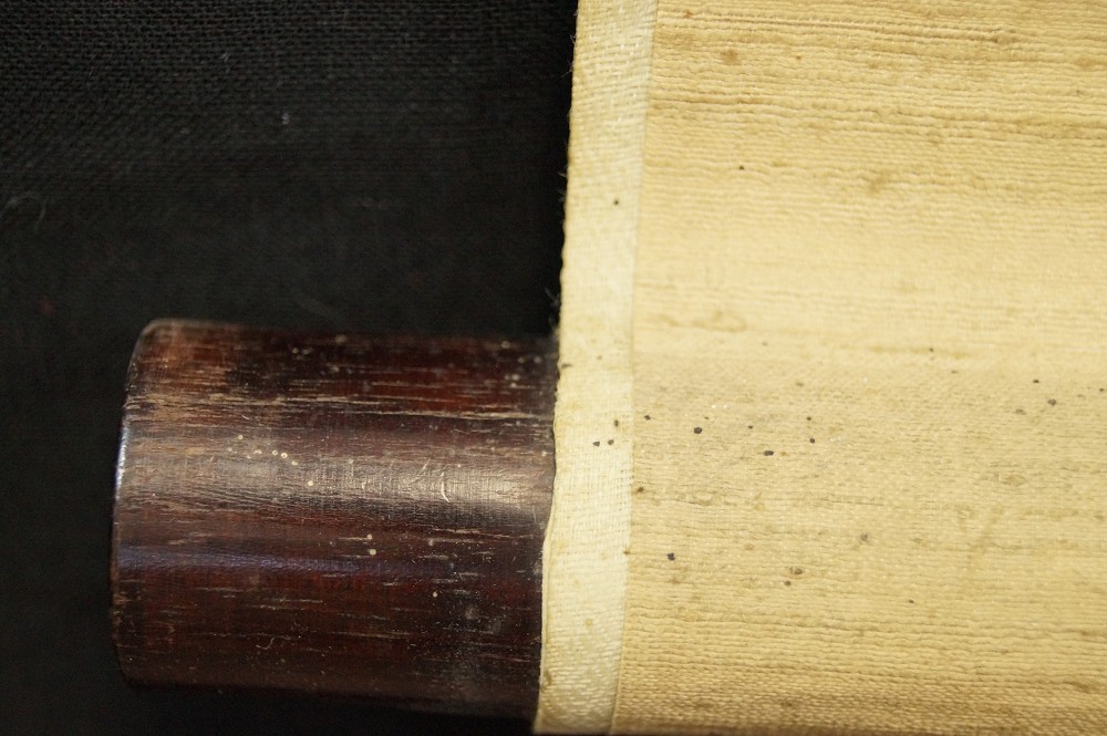 Vogel auf Kiefernzweig von Akiaki Okamoto Rollendetail