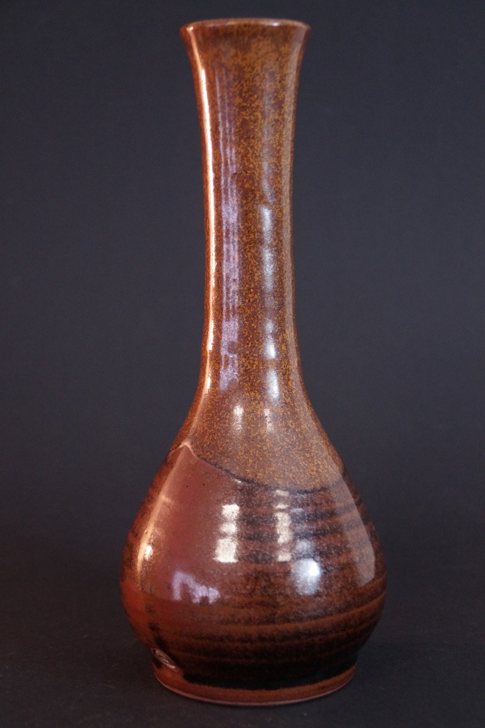 Weitere Seitenansicht der bauchigen Vase mit schlankem Hals