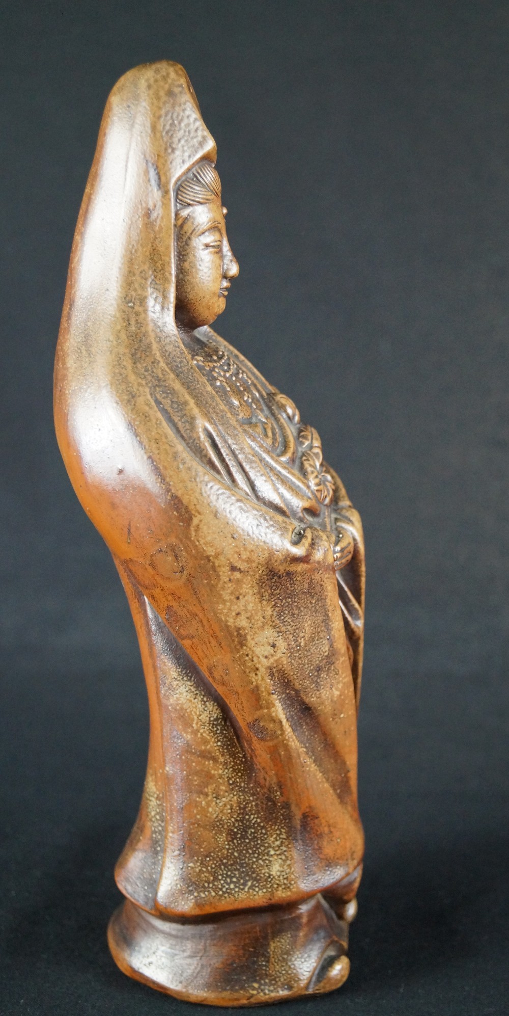 Kannon Figur Bizen Keramik Seitenansicht 2