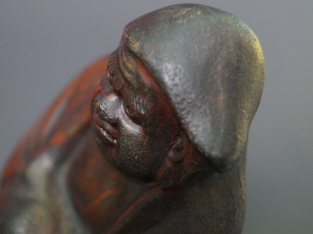 Bodhidharma Daruma Figur aus Bizen-Keramik Kopf Nahaufnahme 5