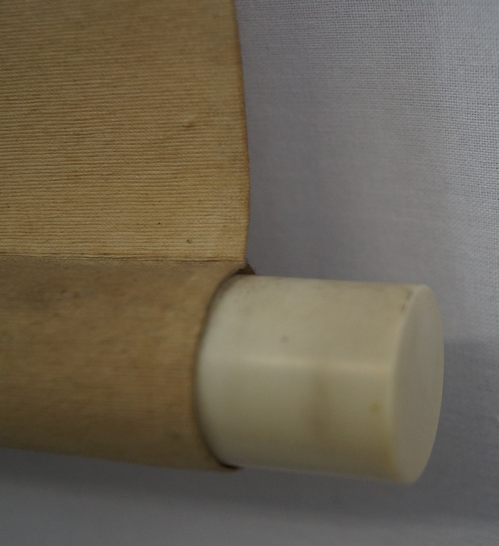 Vogel und Pfingstrose Rollbild Rollendetail