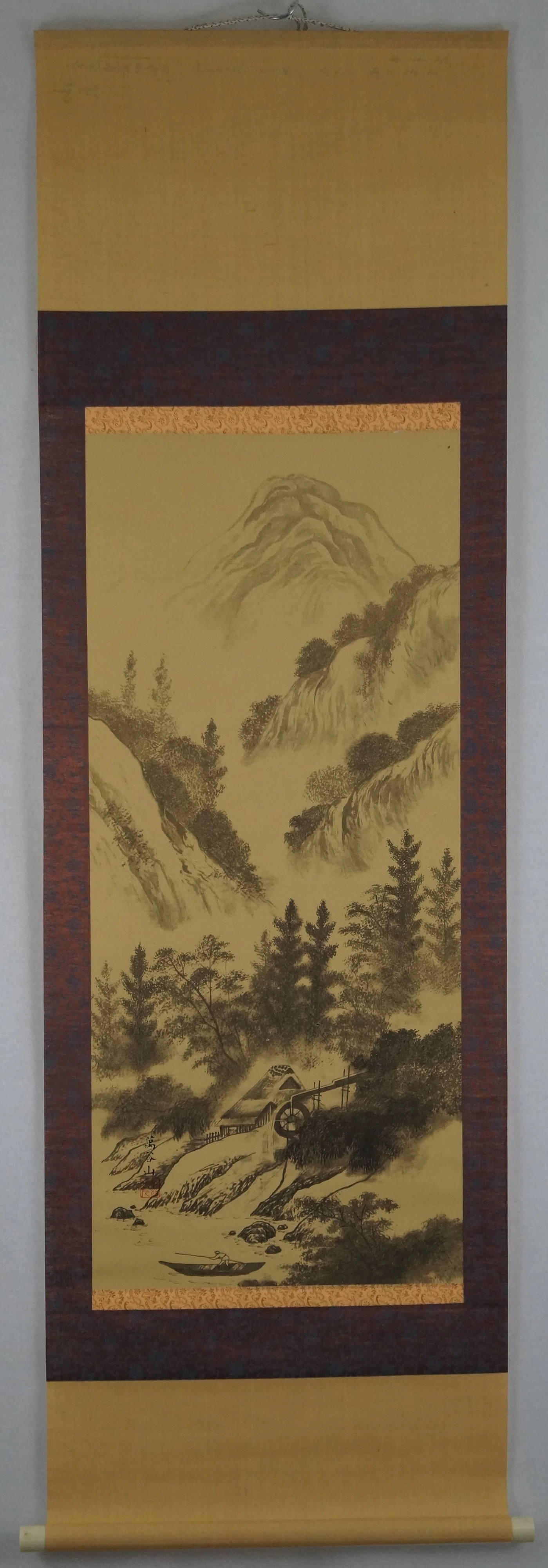 Landschaft mit Wassermuehle und Wasserfaellen Gesamtansicht des Rollbilds mit brauner Stoffmontierung Gesamtansicht Rollbild