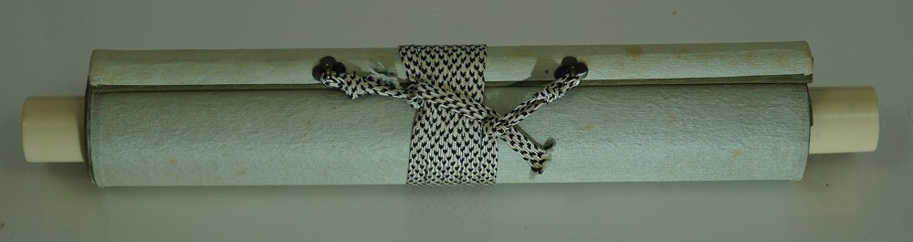 Kalligrafie Rollbild Kakemono zusammengerollt