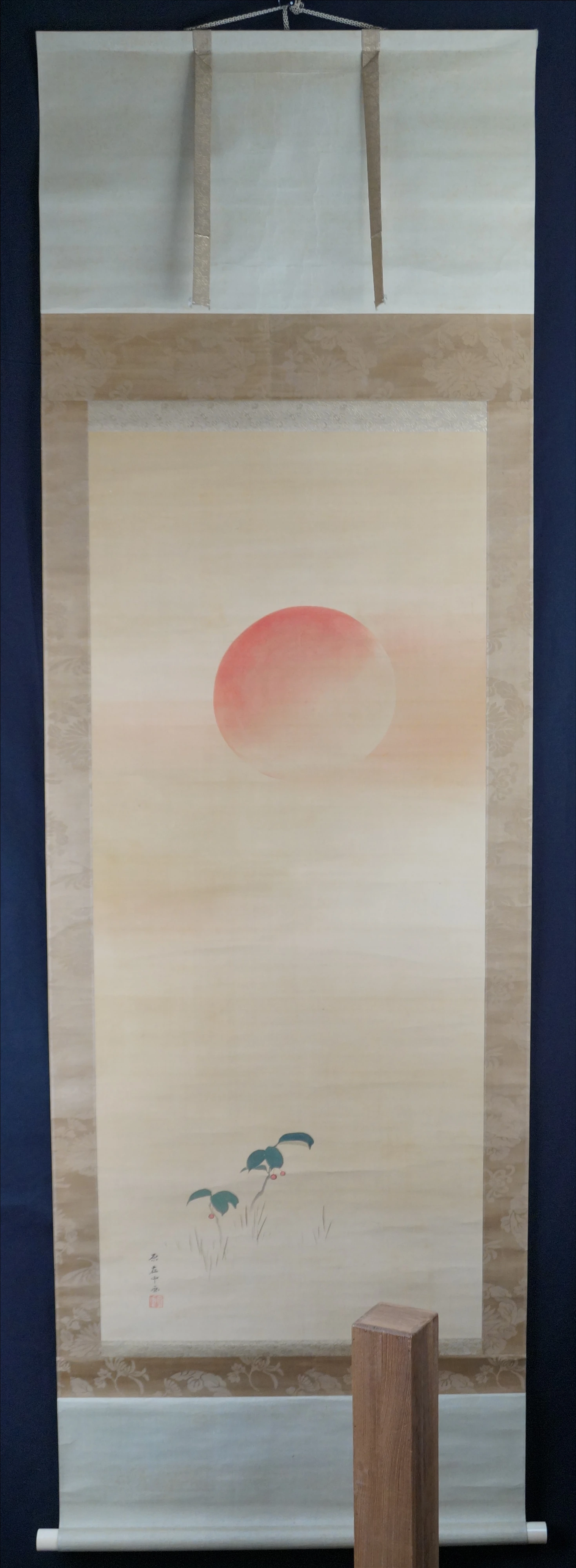 Kakemono Aufgehende Sonne von Hara Zaichu in voller gerahmter Ansicht mit Aufbewahrungsbox