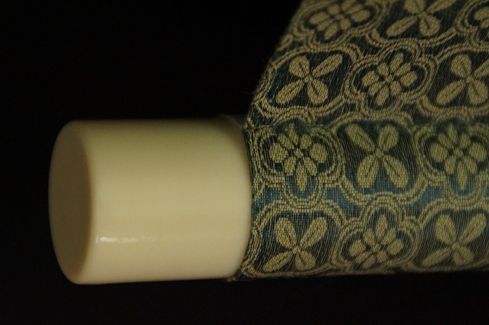 Close-up of the wooden jikusaki at the end of the scroll