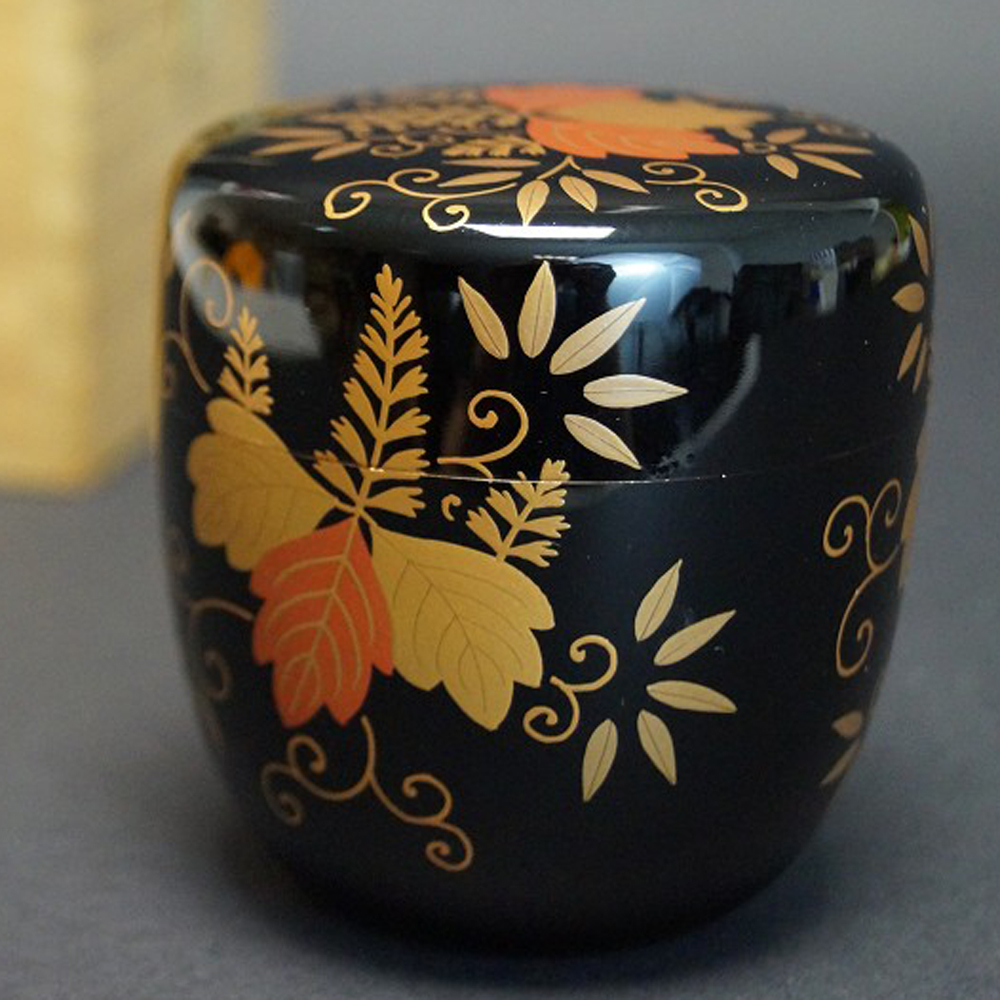 Makie Chu Natsume mit Herbstlaub-Motiv von Heian Koshun Motiv Nahaufnahme Vorschau