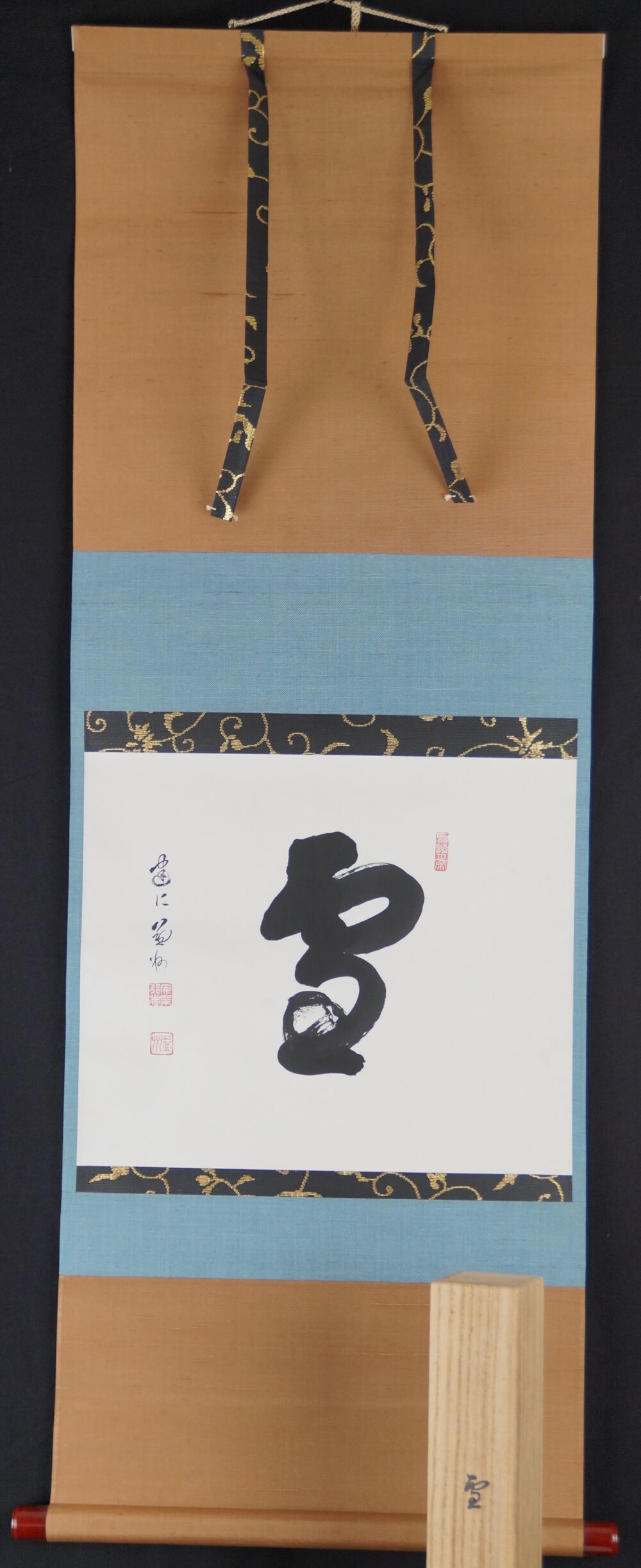 Kakemono Kalligrafie Schnee von Takeda Masuyoshi in voller gerahmter Ansicht mit Aufbewahrungsbox