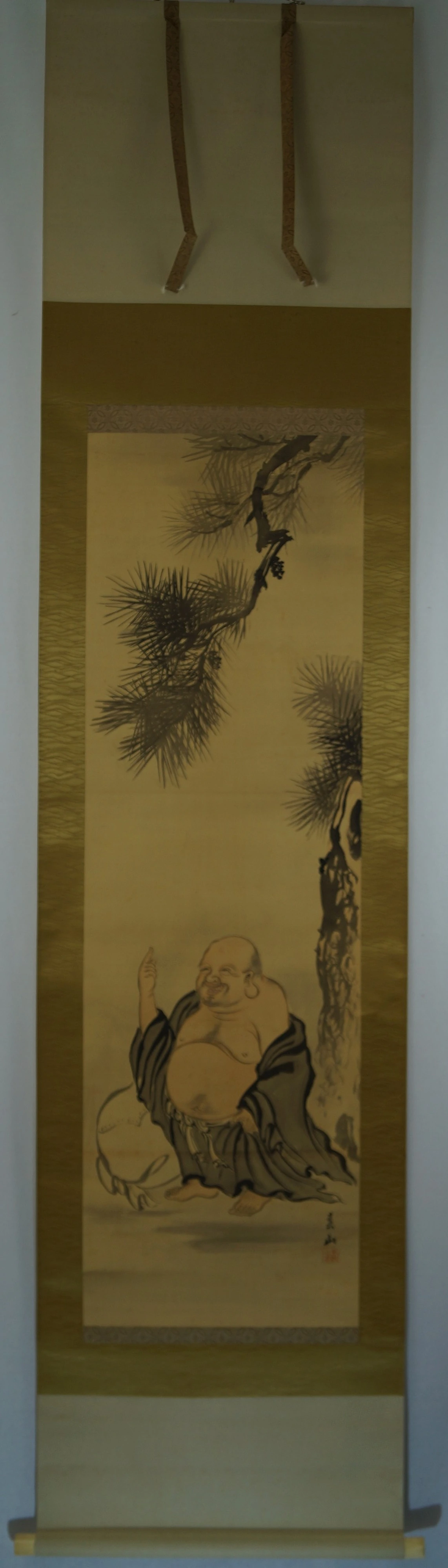 Hotei unter der Kiefer Kakemono Gesamtansicht Rollbild