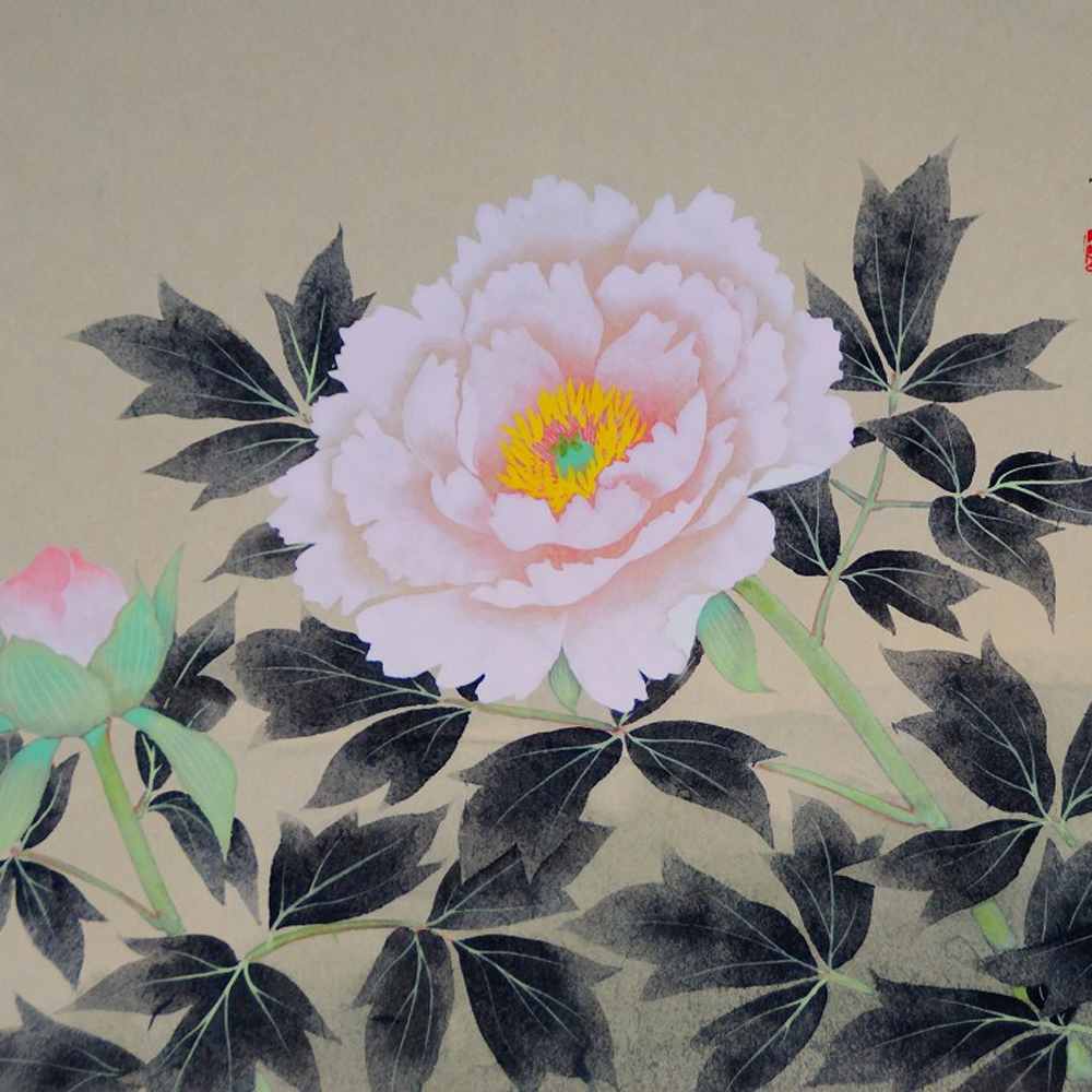 Bluehende rosa Pfingstrose mit gelbem Bluetenstempel und dunklen Blaettern, Kakemono von Satomi Shokin