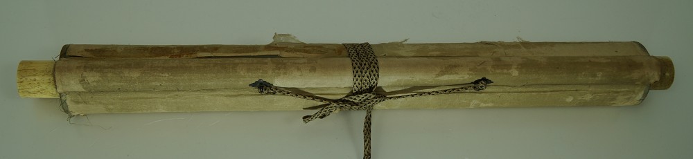 Falke Kakemono zusammengerollt