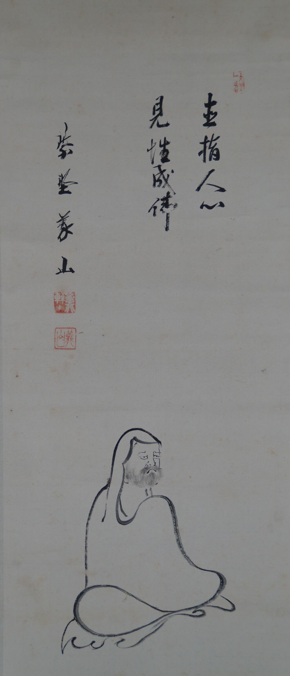 Motivo completo del kakemono Bodhidharma directo al corazón con inscripción poética, firma y figura sentada, sin montaje