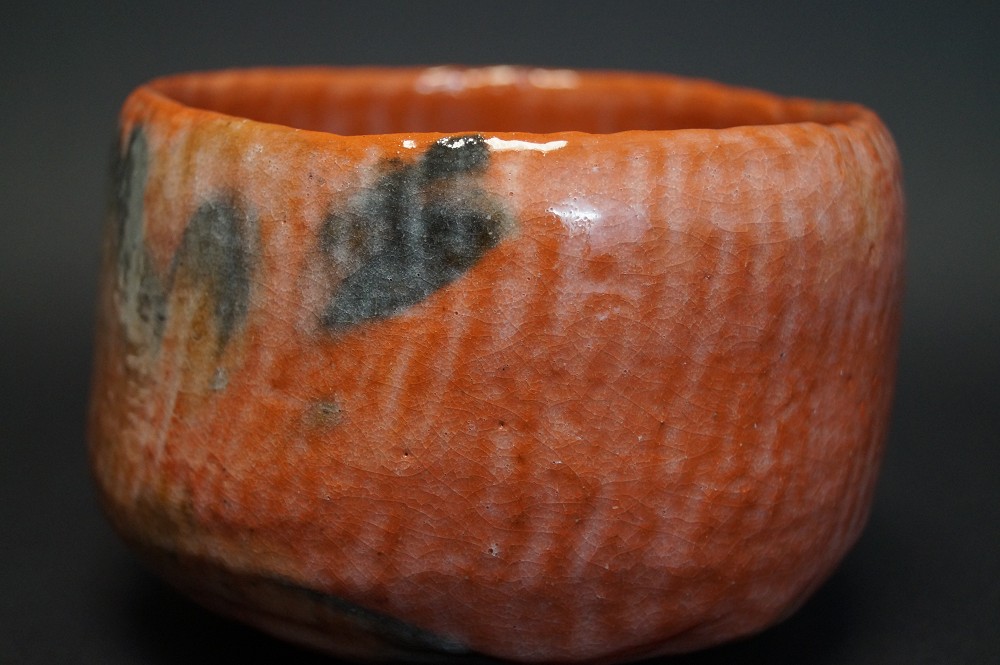 Czarka do herbaty chawan Raku, Shoraku Sasaki, widok z boku 2