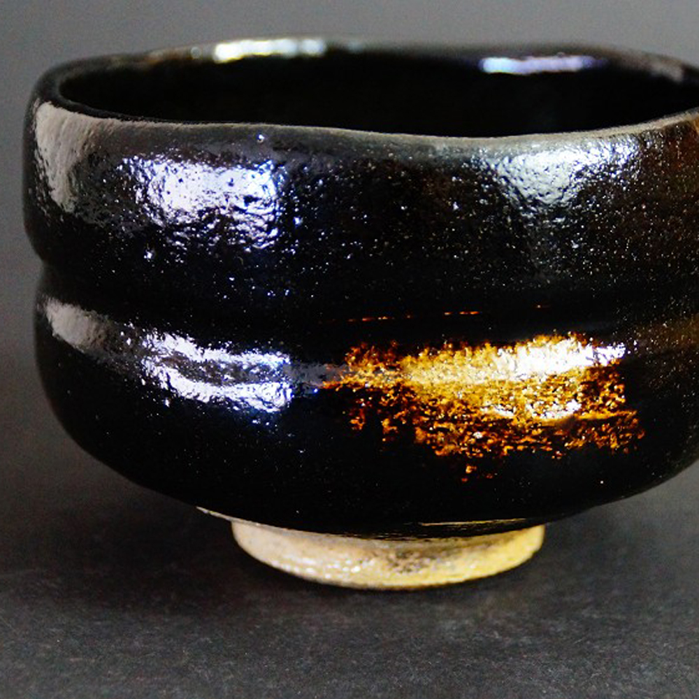 Chawan Teeschale aus Raku-Keramik von Shoraku Sasaki Motiv Nahaufnahme Vorschau