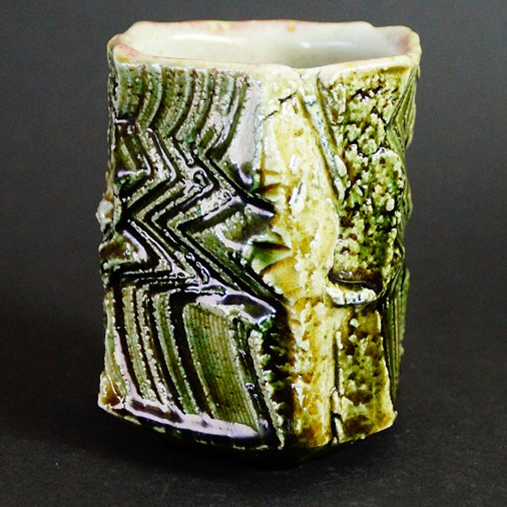 Yunomi Teeschale aus Oribe-Keramik von Kawachi Hidetoshi Motiv Nahaufnahme Vorschau