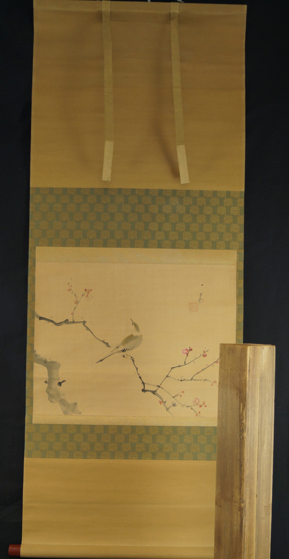 Rouleau suspendu japonais Oiseau sur prunier vue d'ensemble