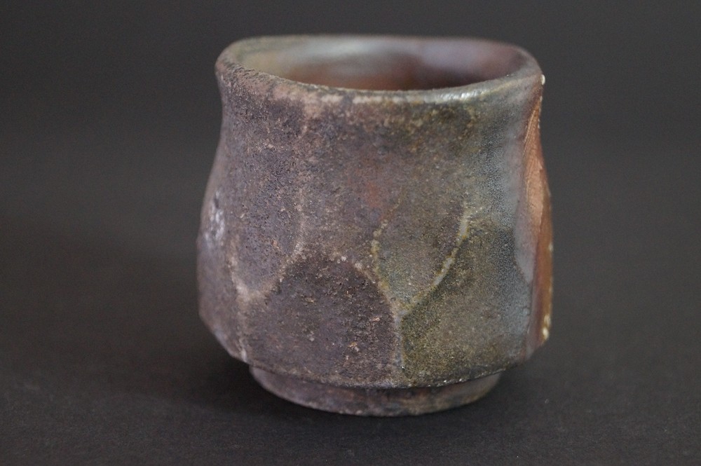Bizen guinomi by Namba Sojo side view 3