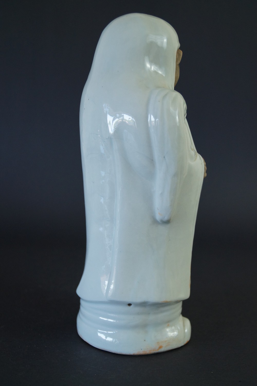 Japanische Bodhidharma Daruma Figur aus Kutani Porzellan Rueckansicht 1