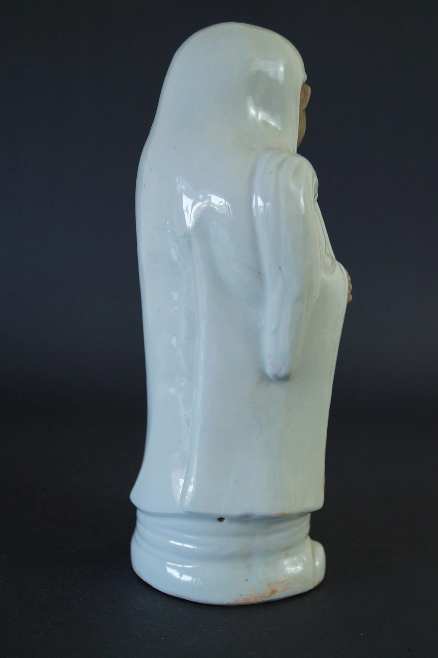 Figura giapponese di Bodhidharma Daruma in ceramica vista posteriore 1