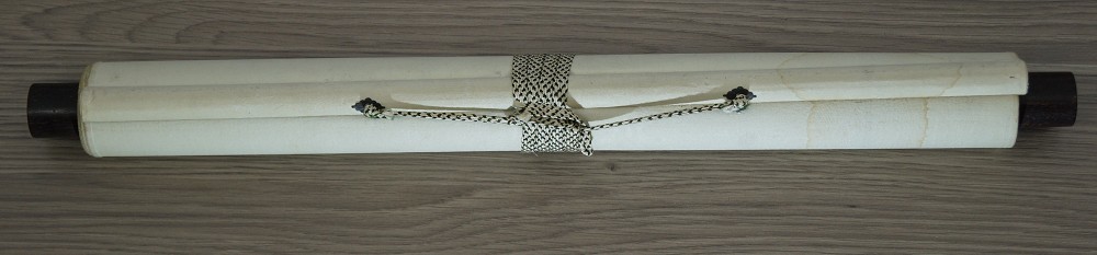 Kalligrafie Die Macht des Kaisers erhellt die Welt Kakemono zusammengerollt