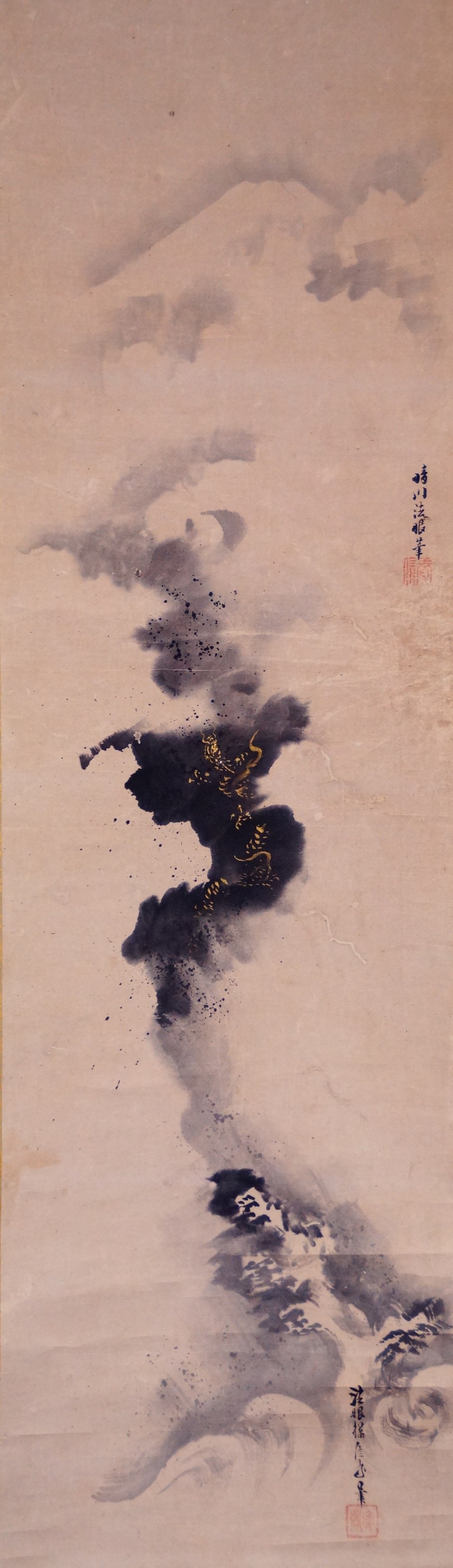 Gesamtmotiv ohne Rahmung mit Drache, Wolken, Fuji und Wellen, Kakemono der Kano-Schule
