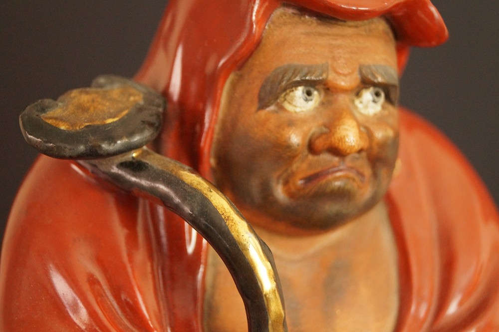 Bodhidharma Daruma Kutani-Figur Nyoi-Motiv Nahaufnahme