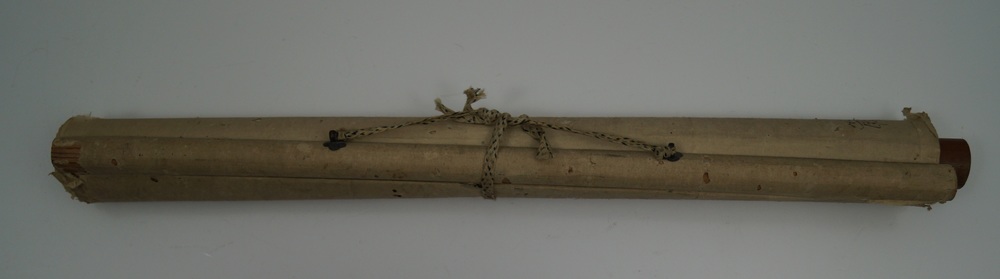 Une grue kakemono enroulé