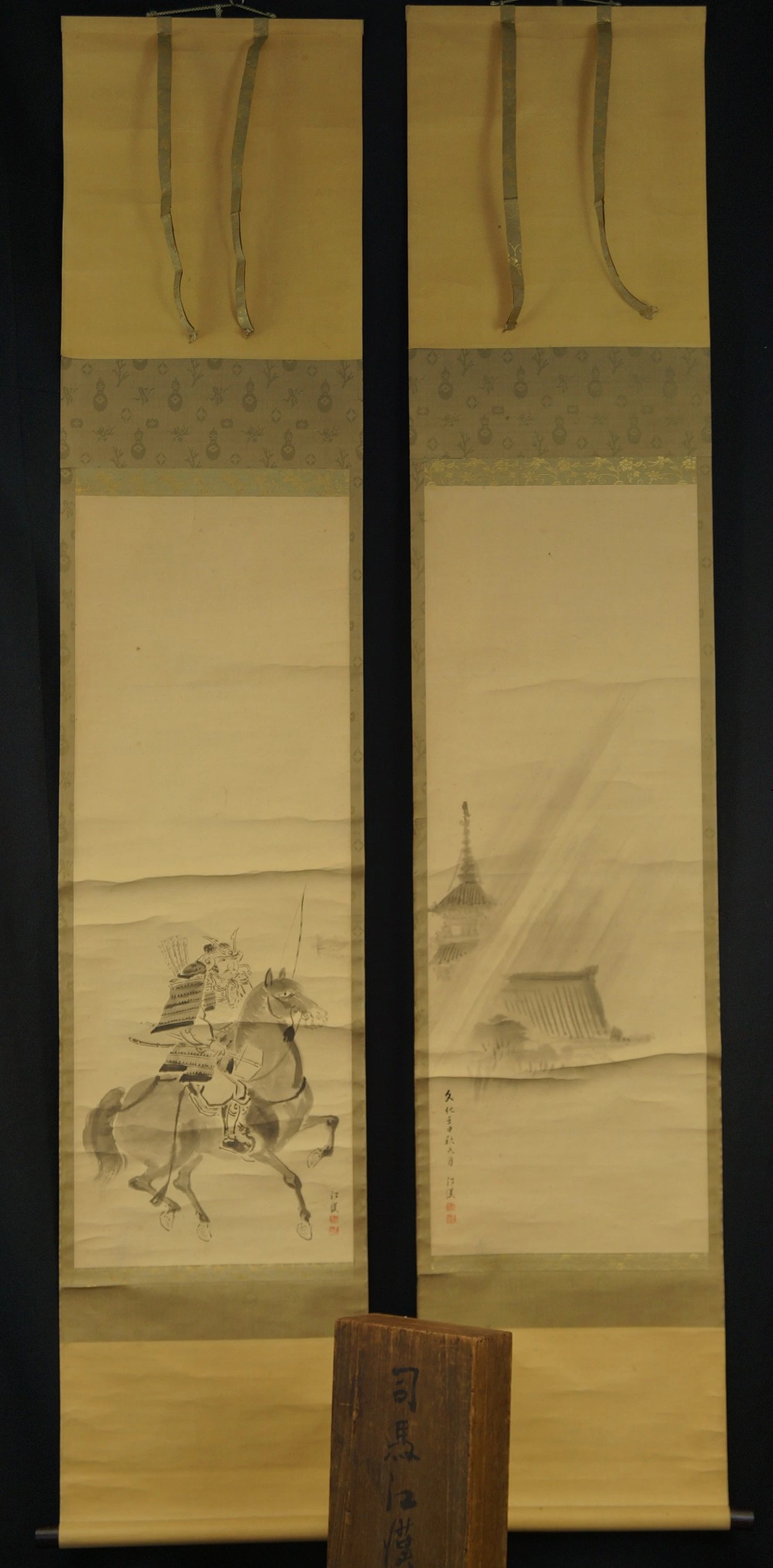 Guerrier samouraï Vue d'ensemble de la paire de rouleaux suspendus