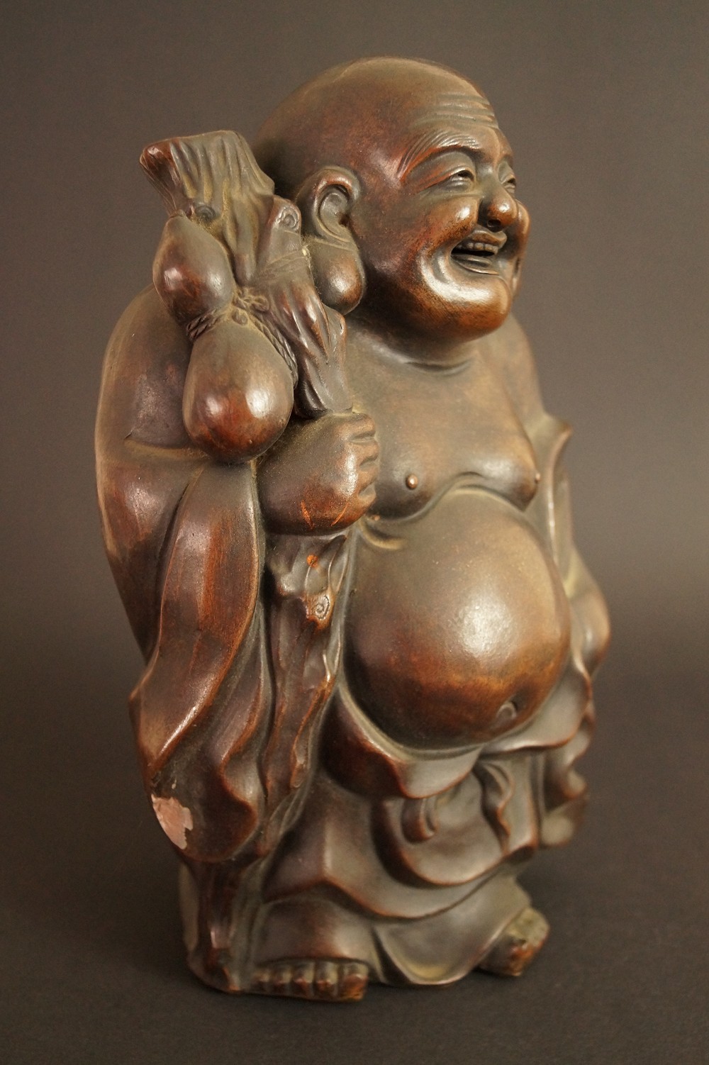 Figure Hotei en céramique de Bizen vue de côté 2