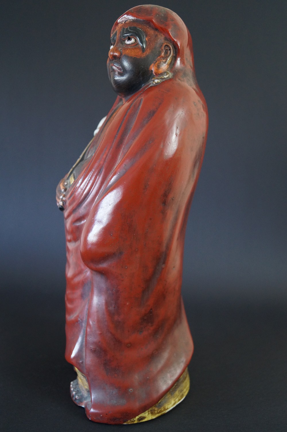 Daruma Figur aus Kutani Porzellan Seitenansicht