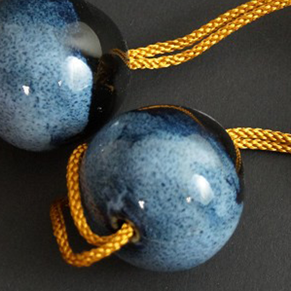 Fuchin Schmuckgewichte für Kakemono - Blauglasur, goldene Quasten