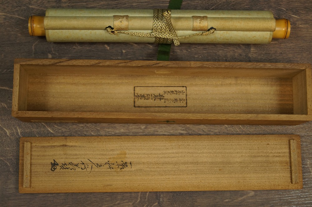 Rollo colgante japonés libélula de Kazuyo Okutani enrollado en caja de conservación firmada