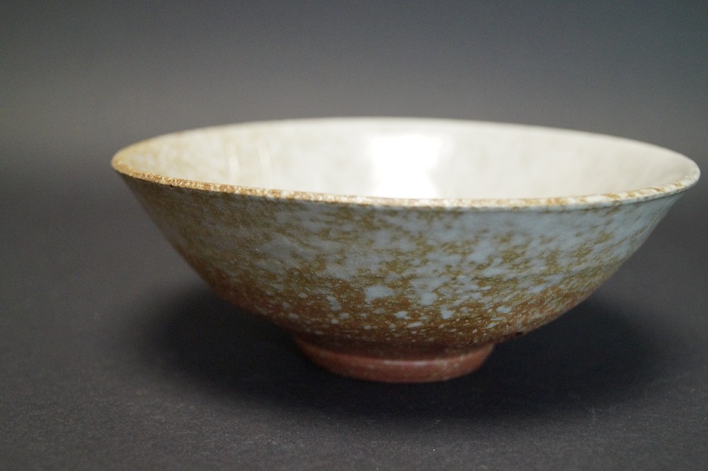 Czarka do herbaty chawan z ceramiki Hanganji widok od frontu