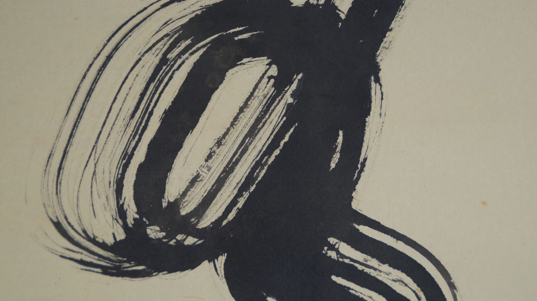 Gros plan sur le trait de pinceau circulaire inferieur du kakemono Calligraphie zen Mu Vacuite