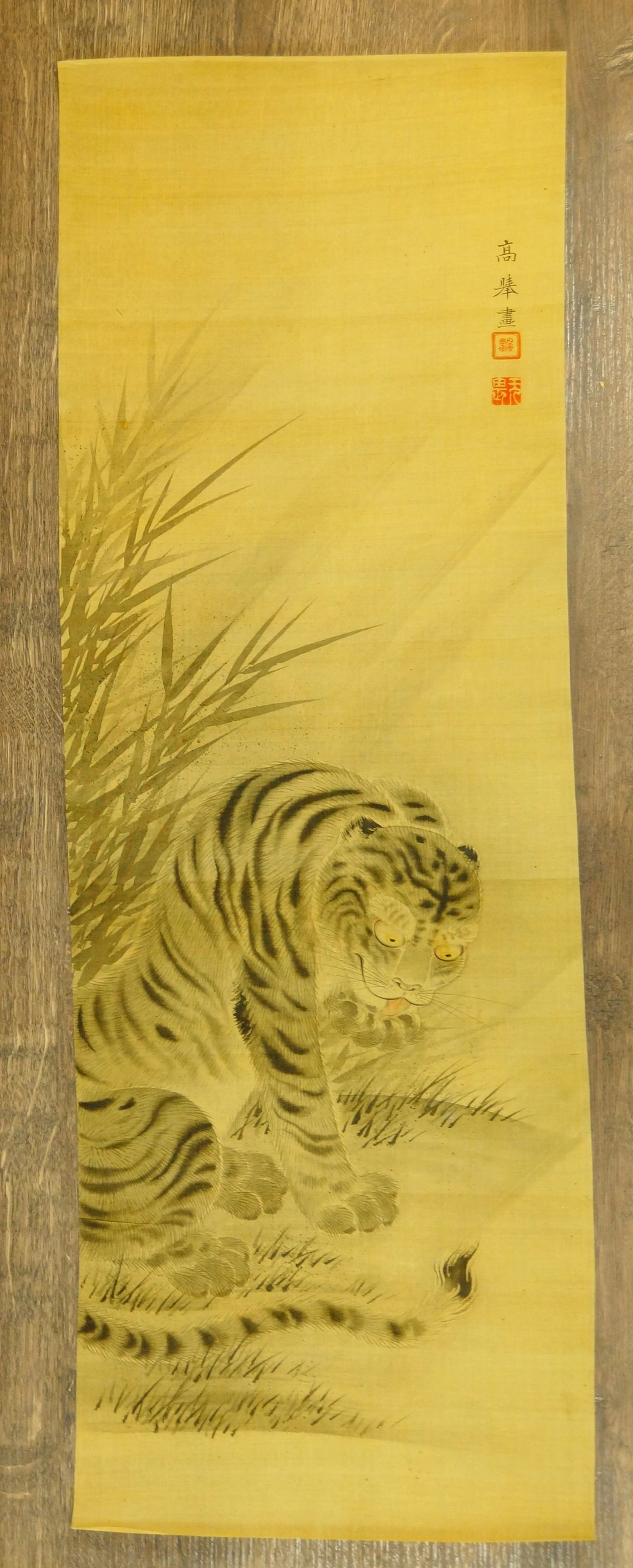 Gesamtansicht des ungerahmten Gemaeldes mit Tiger im Bambus auf goldener Seide