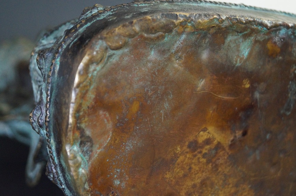 Figura cinese di Buddha in bronzo primo piano della base 2