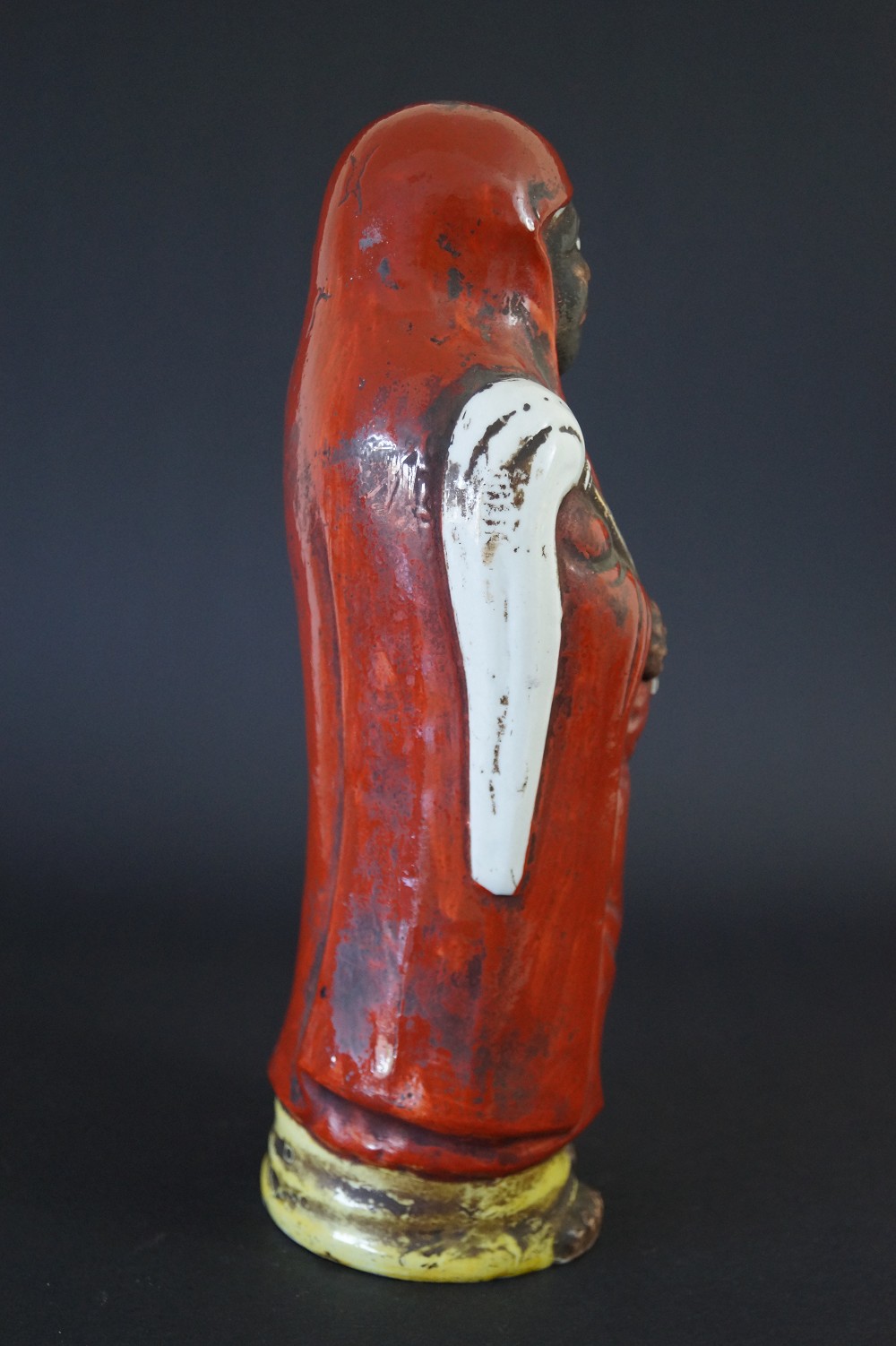 Bodhidharma Daruma Figur aus Kutani Porzellan Seitenansicht 2