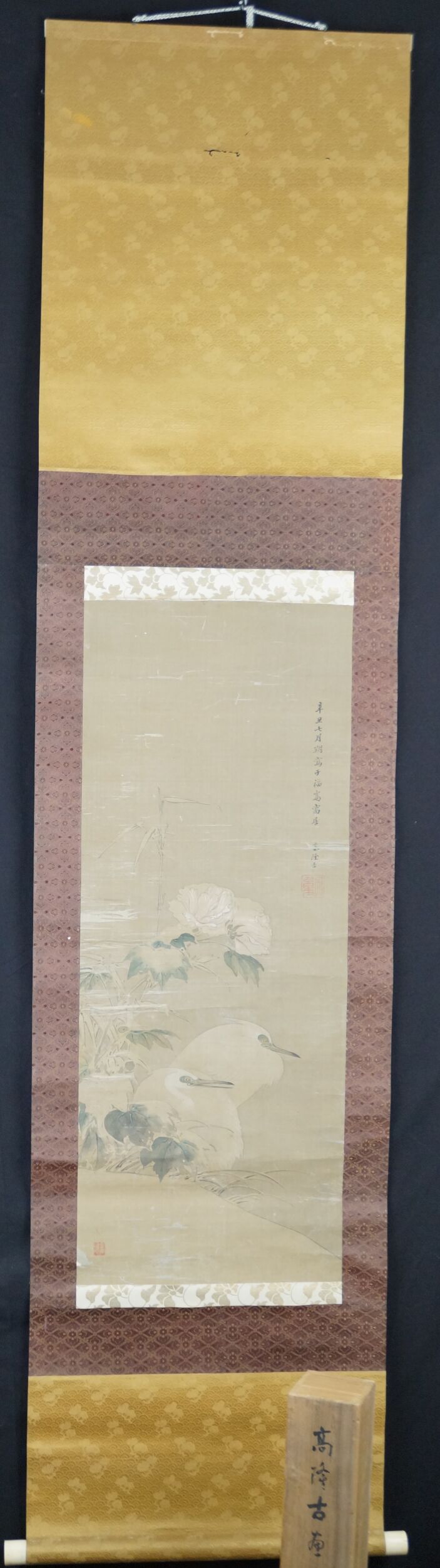 Kakemono Reiher in stiller Pfingstrosenpracht von Takaku Ryuko in voller gerahmter Ansicht mit Aufbewahrungsbox
